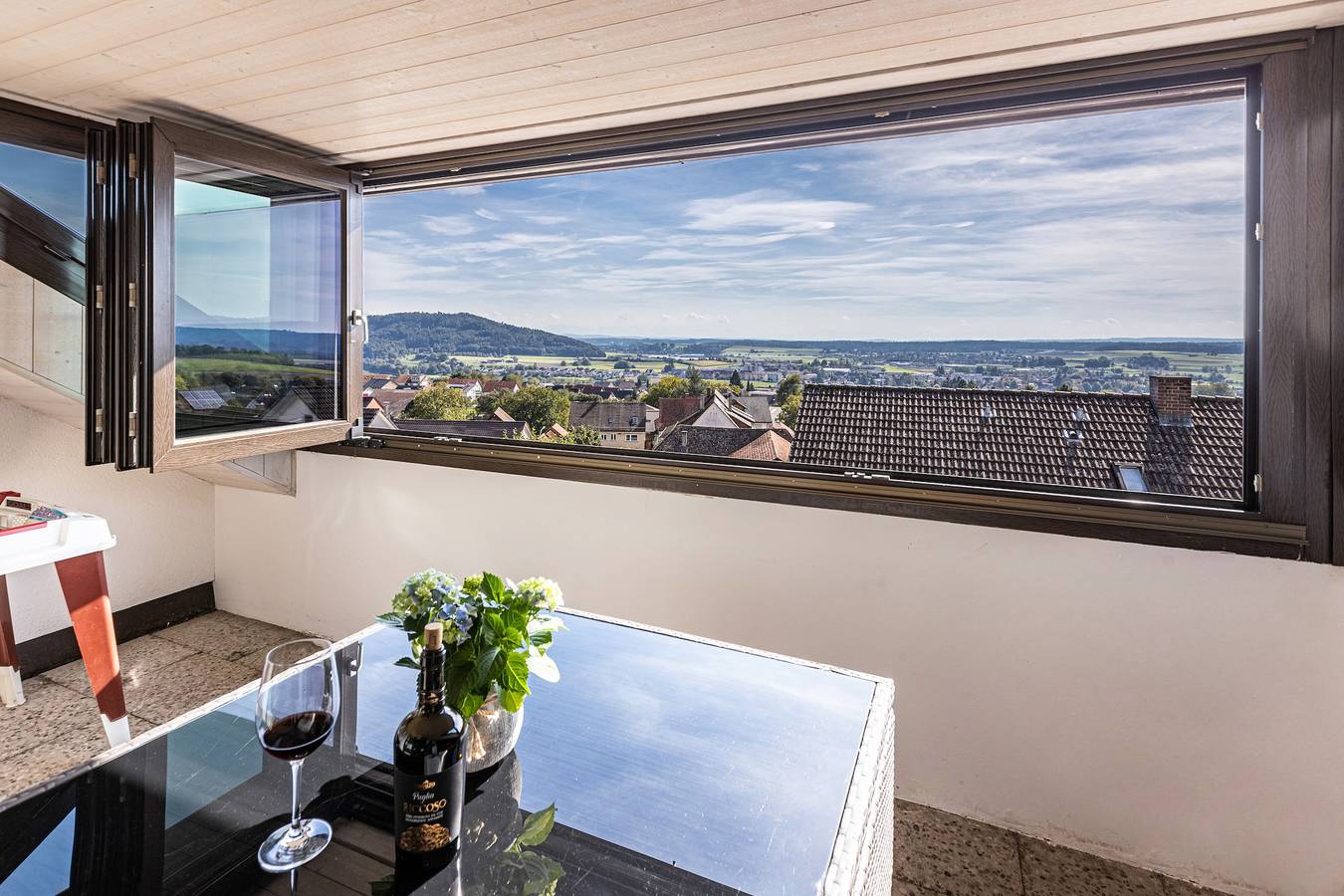 Ganze Wohnung, Ferienwohnung Cherine mit Balkon und Wlan in Gailingen, Hegau