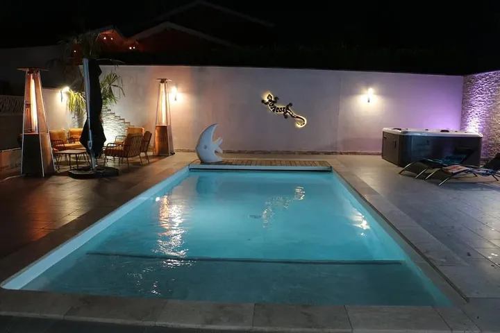 Chalet para 8 personas, con jacuzzi además de jardín y piscina - 1