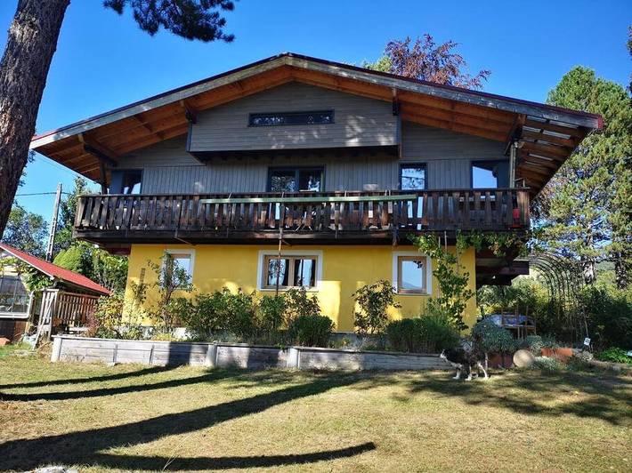 Gîte pour 5 personnes, avec Balcon et Terrasse ainsi que Jardin et Vue à Mens