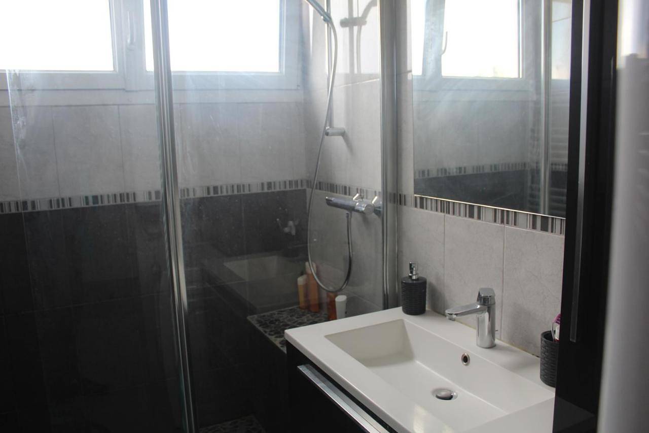 Chambre privée près aéroport Paris Orly in Athis-Mons, Essonne