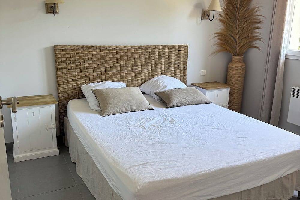 Villa 3 Minuten zu Fuß vom Meer und dem Dorf in einer waldreichen Umgebung in Pinarellu, Zonza