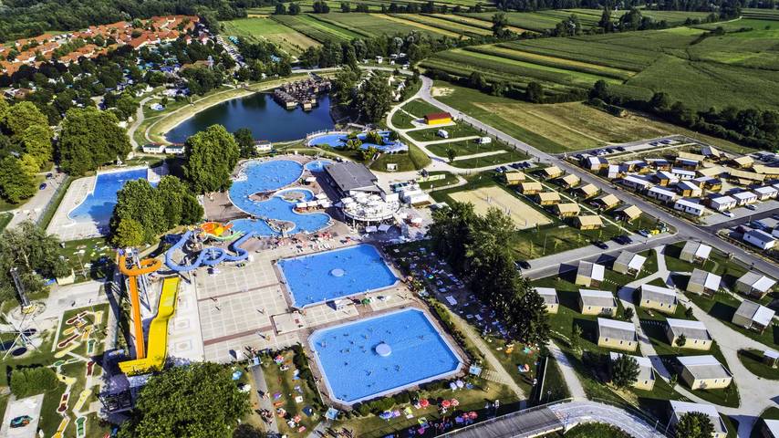 Gîte pour 5 personnes, avec Terrasse ainsi que Piscine et Sauna dans Brežice