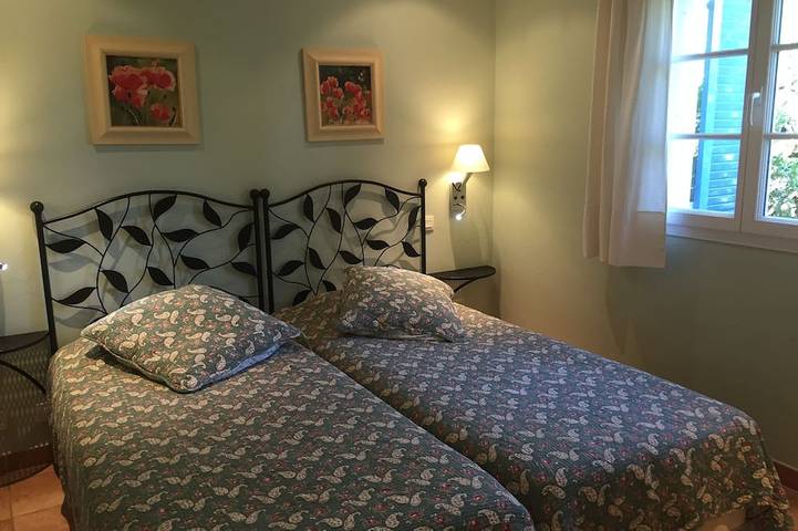 Location de vacances pour 6 personnes, avec piscine et jardin ainsi que terrasse et jacuzzi à Carros - 3