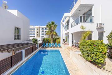 Villa for 6 People in Peyia, South Cyprus, Photo 4
