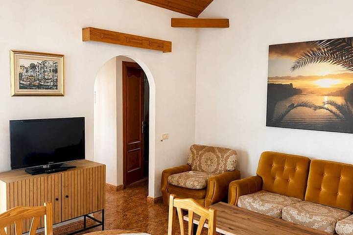 Casa Loli - Cozy Home in Tamaduste, 5 Min to Beach in Tamaduste, Valverde