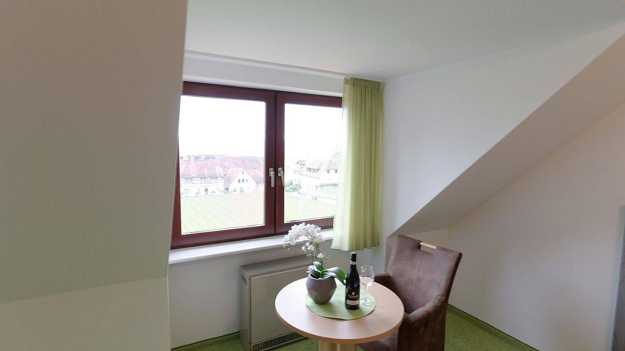 Doppelzimmer für 3 Personen in Hagnau in Hagnau am Bodensee, Region Bodensee-Oberschwaben