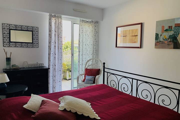 Gîte pour 4 personnes, avec terrasse dans Gare D Antibes - 2