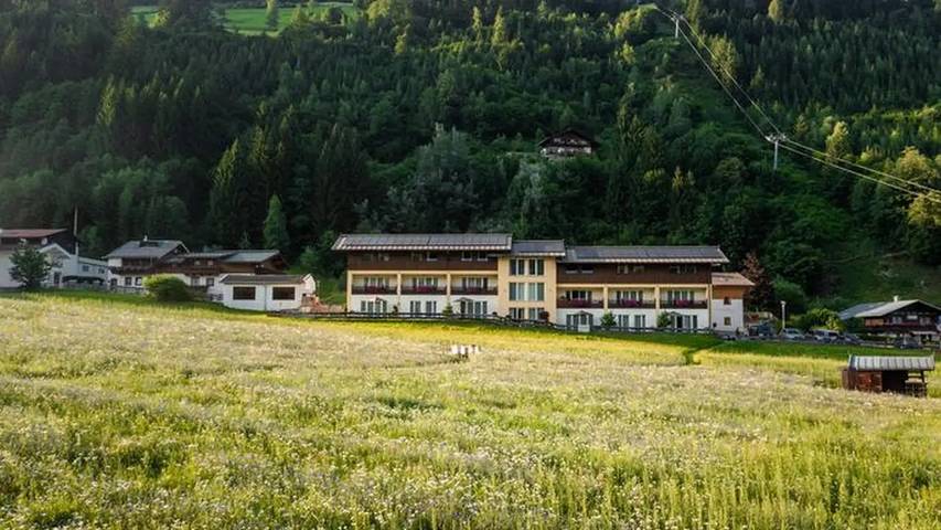 Hütte für 4 Personen, mit Sauna und Terrasse sowie Garten in Neukirchen am Großvenediger