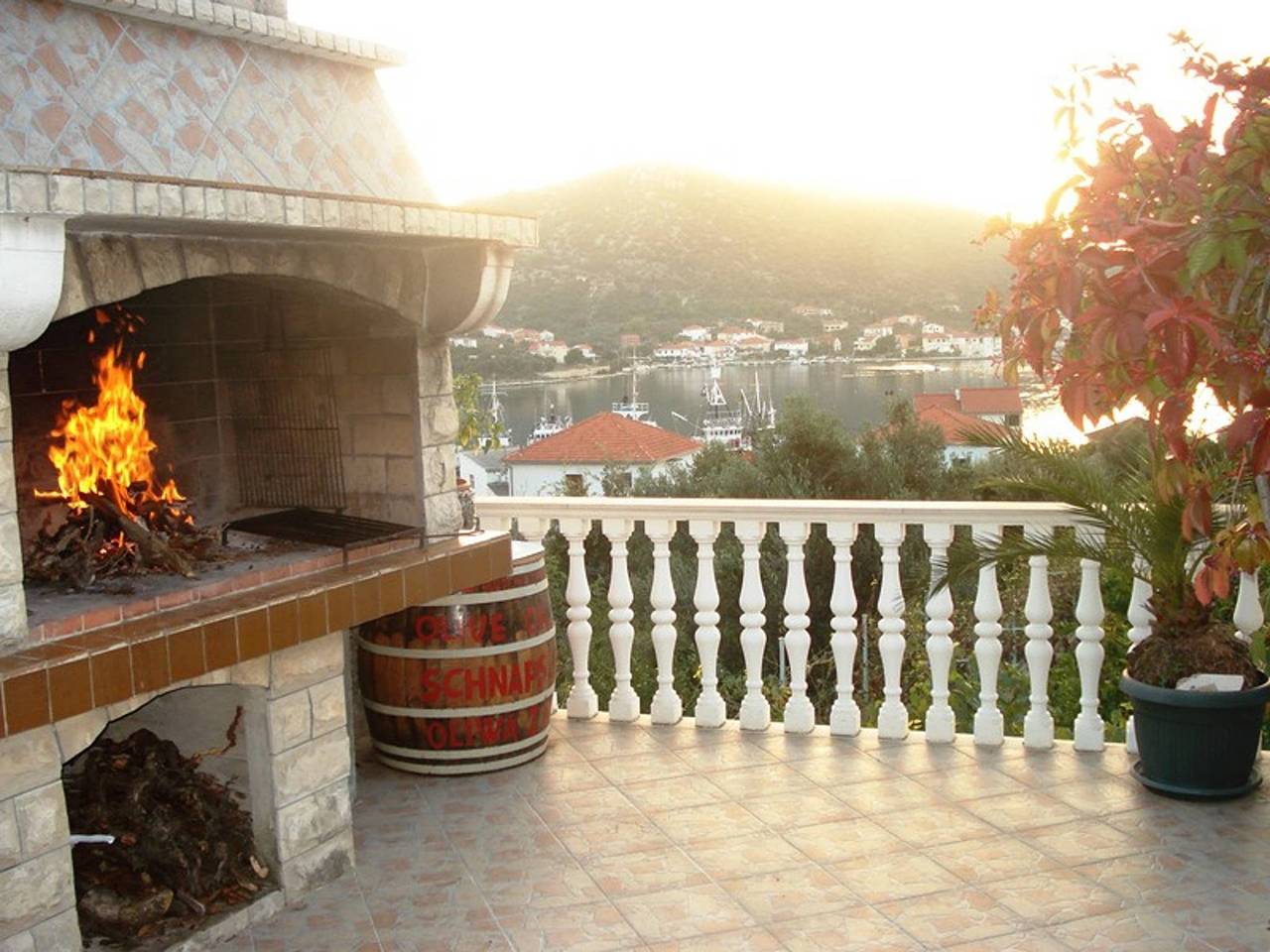 Ganze Wohnung, Romantische Wohnung mit Meerblick Vinišće, Dalmatien in Vinisce, Split-Dalmatien