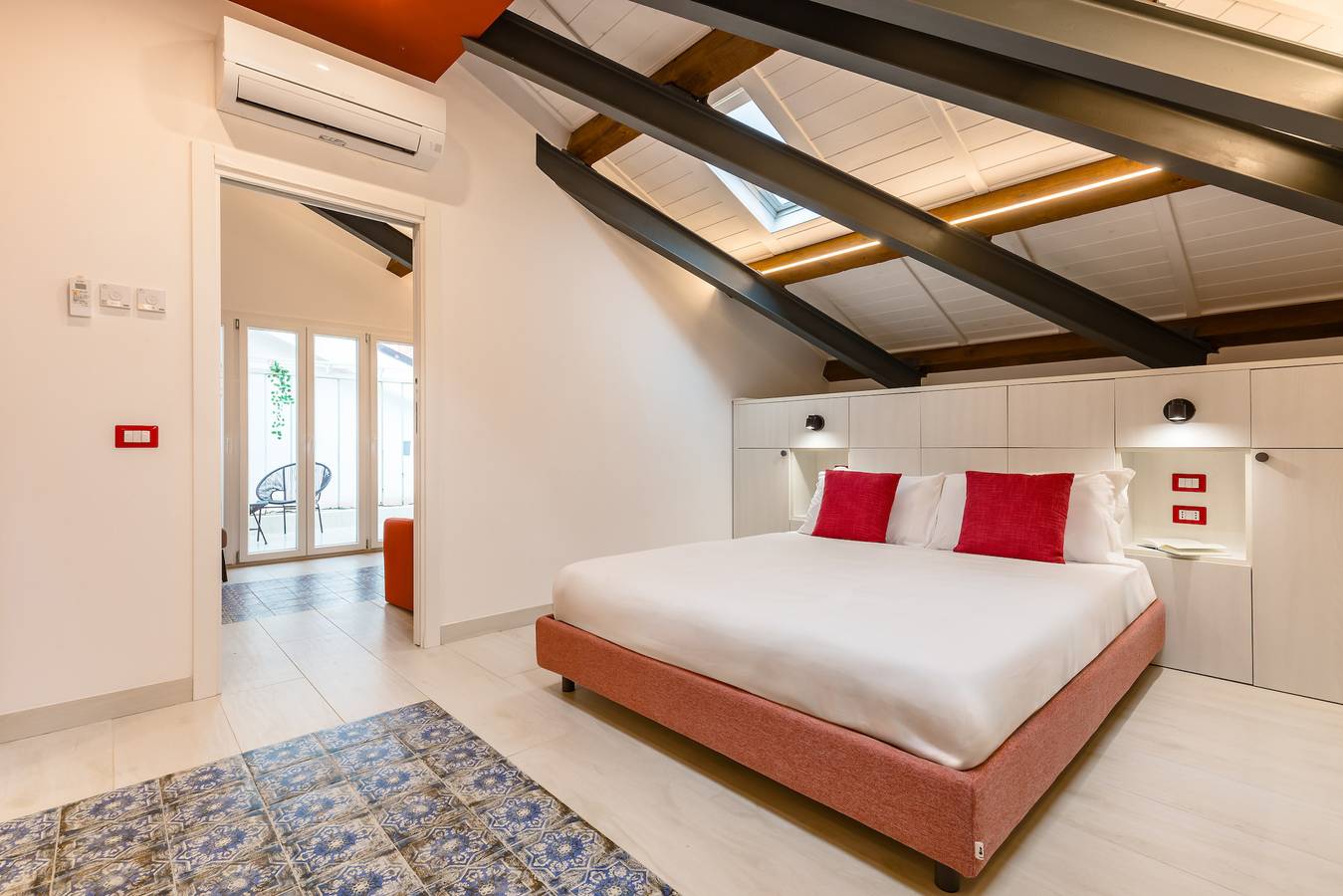 Entire apartment, Colonna Apartment 2 by Wonderful Italy in Naples, Naples Province