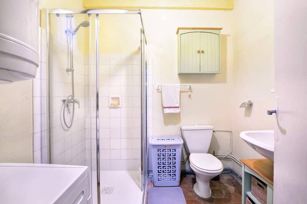 Spacious house in authentic Luberon in Saint-Martin-de-Castillon, Parc naturel régional du Luberon