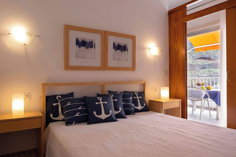 Entire apartment, Apartment in first sea line / Wifi in San Marcos, North Tenerife