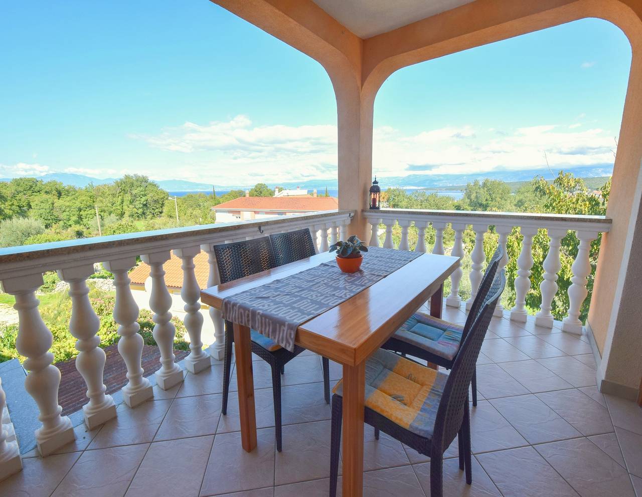 Ganze Wohnung, 1-Zimmer-Ferienwohnung mit Terrasse und Meerblick Turchic - Turčić, Krk A-19361-b in Zidarici, Krk