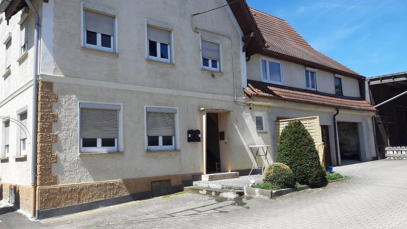 Entire apartment, Apartment 'Monteurunterkünfte' with 4 Bedrooms, Wi-Fi, Parking, near Ulm and Stuttgart in Merklingen, Albtäler Radweg Region