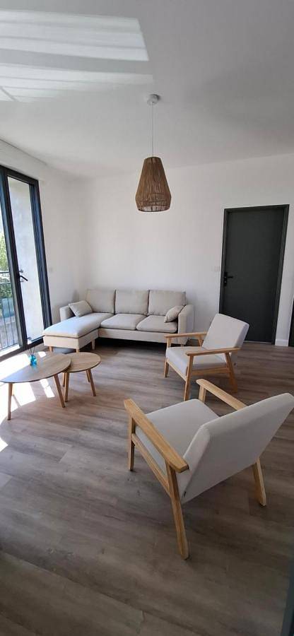 Location de vacances pour 6 personnes, avec piscine et jardin à Montblanc - 3