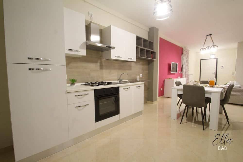 Cozy room in urban center with indoor parking in Barletta, Barletta-Andria-Trani