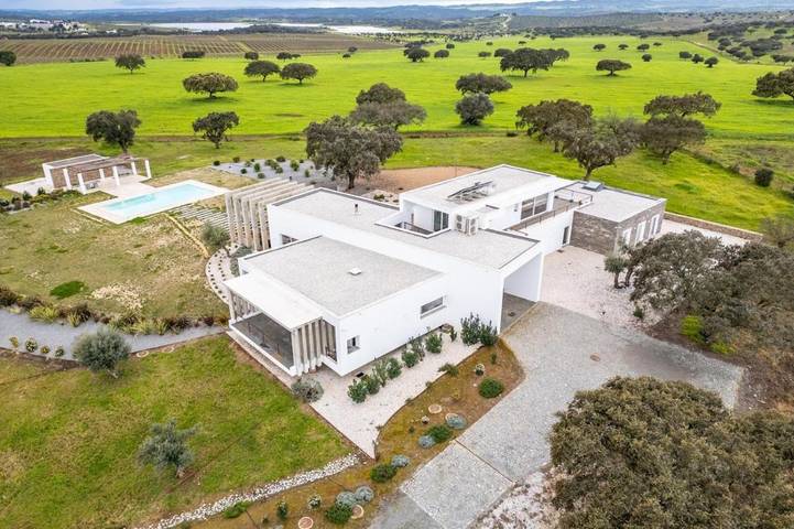 Villa para 10 pessoas, com piscina e vista para o lago e ainda jardim and vista em Reguengos de Monsaraz