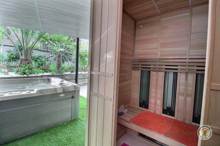 Gîte pour 4 personnes, avec jacuzzi et terrasse ainsi que sauna et jardin à Trébeurden - 3