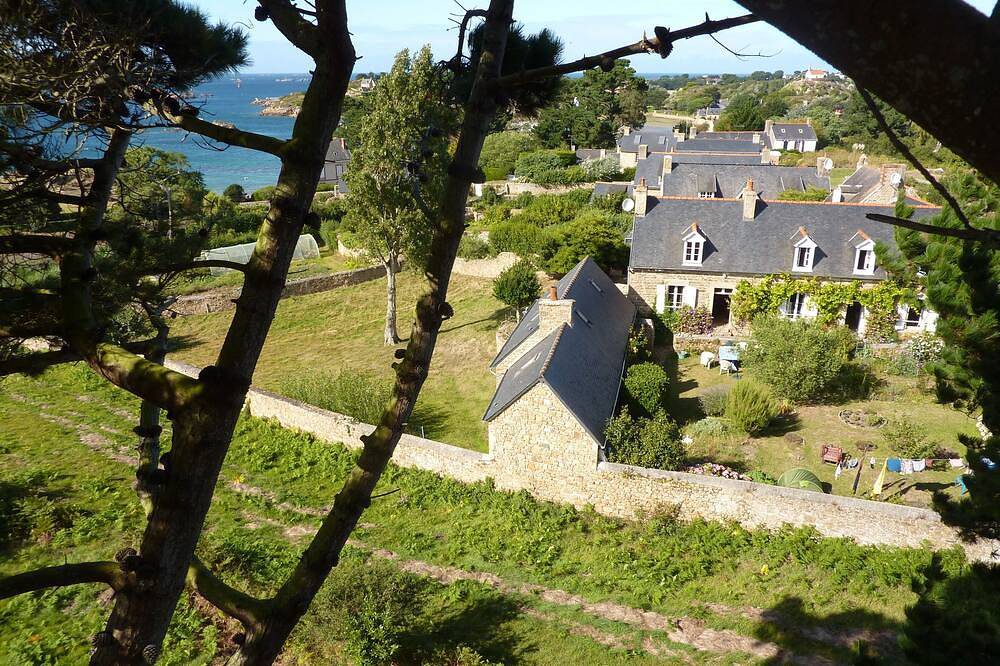 Maison de caractère vue sur Mer - Typique de l'île avec 5 chambres in Île-de-Bréhat, Côte de Goëlo