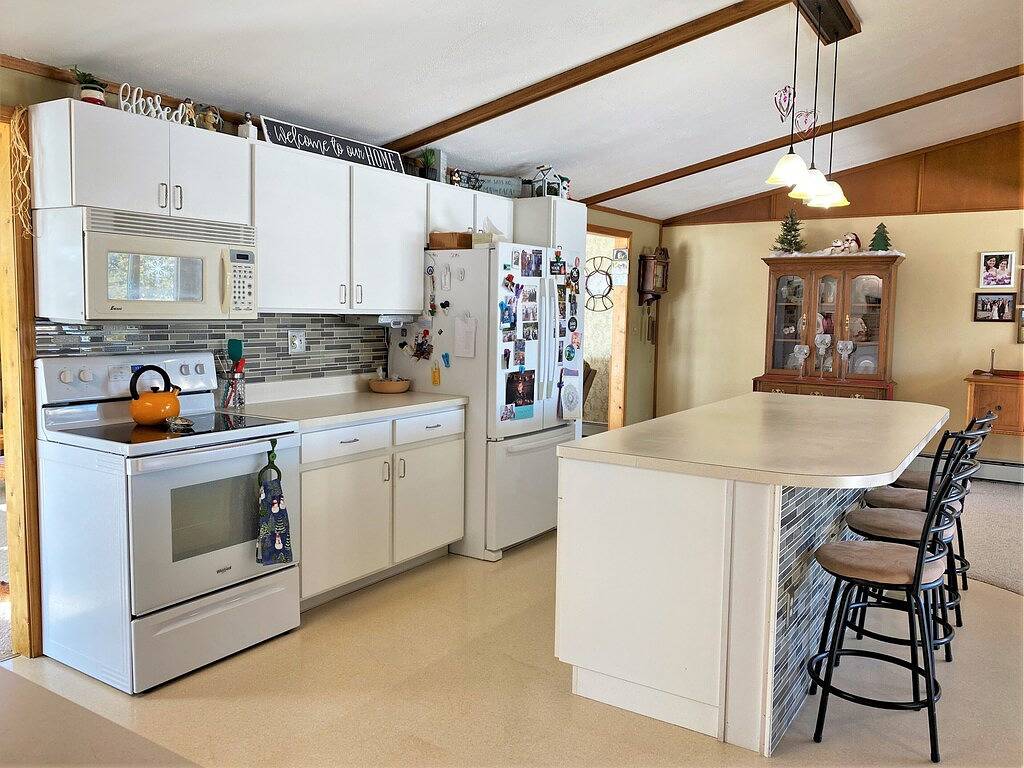 Hazel House steps from Boat Launch in St. Ignace, Mackinac County