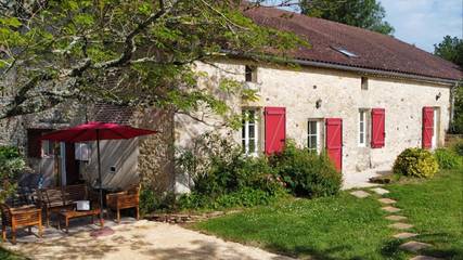 Location de vacances pour 4 personnes, avec terrasse ainsi que piscine et jardin à Soturac