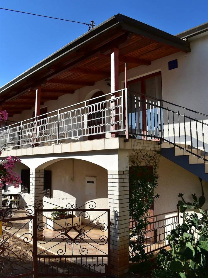 Ferienwohnung für 8 Personen, mit Meerblick und Balkon sowie Garten - 1