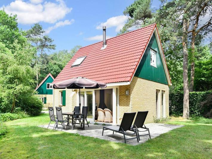 Ferienhaus für 4 Personen, mit Terrasse und Garten sowie Pool und Sauna