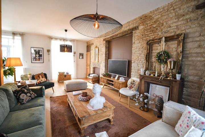 Location de vacances pour 10 personnes, avec Terrasse ainsi que Jardin et Vue dans Thoires