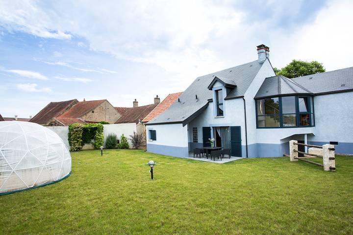 Gîte pour 8 personnes, avec Terrasse et Jardin à Blacy