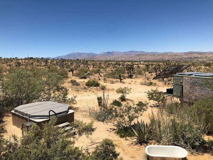 Vacation rental for 6 people, with balcony and yard as well as hot tub in San Bernardino County