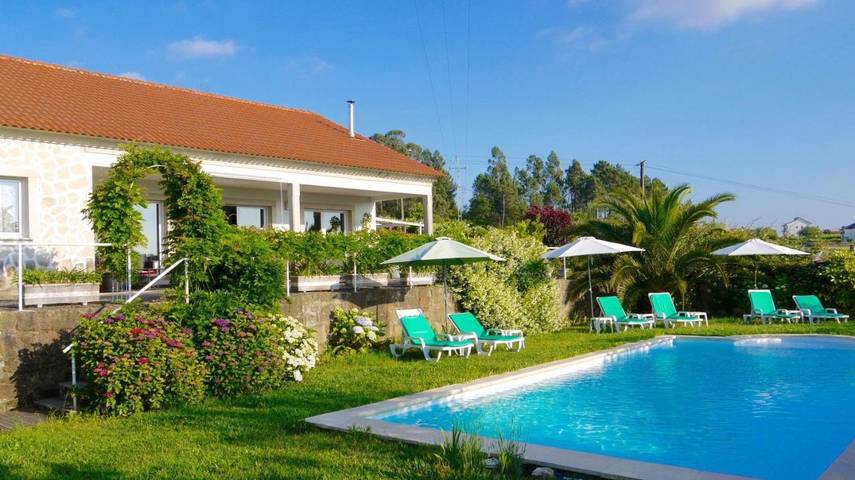 Maison d’hôte pour 2 personnes, avec Terrasse ainsi que Jardin et Piscine à Valença