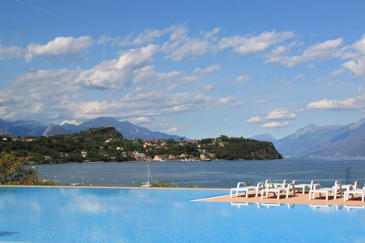 Ferienhaus für 4 Personen, mit Garten und Kinderpool sowie Pool und Seeblick in Manerba del Garda