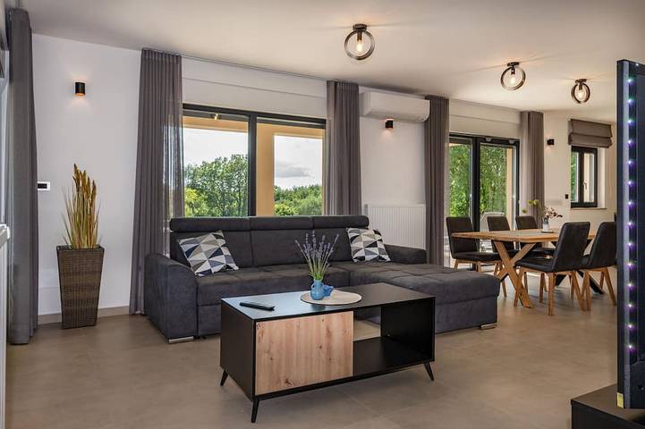 Villa Silente - Luxuriöse und Moderne Villa nur Wenige Minuten vom Meer Entfernt in Raša, Côte Est de l'Istrie