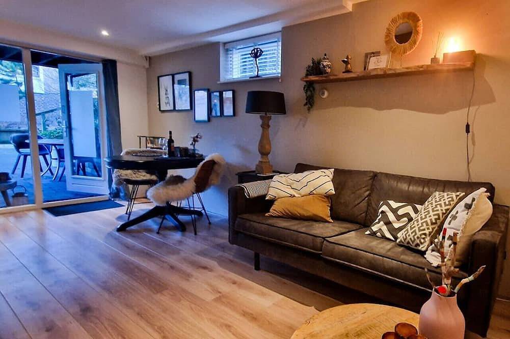 Geheel appartement, Trendy Quiet Souterrain near beach, free parking. in Noordwijk aan Zee, Noordwijk