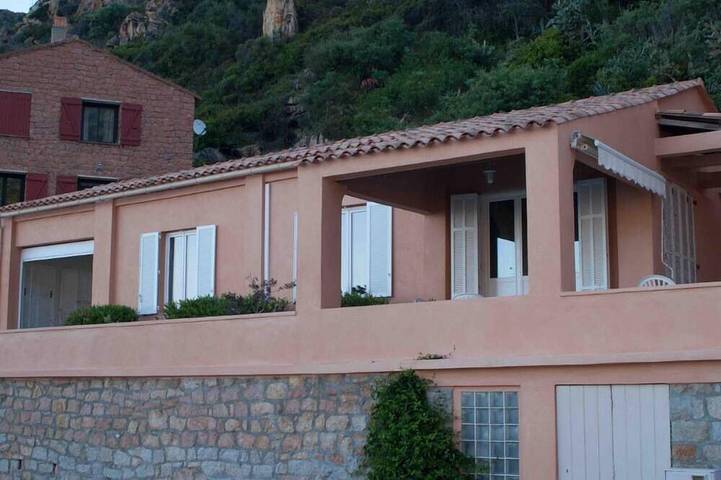 Maison avec terrasses face à la mer. in Porto (Corse), Ota