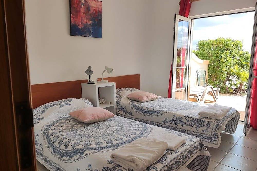 Luxushaus, 4 Personen, 2 Schlafzimmer. Gemeinschaftspool. Golf in der Nähe in Budens, Faro Distrikt