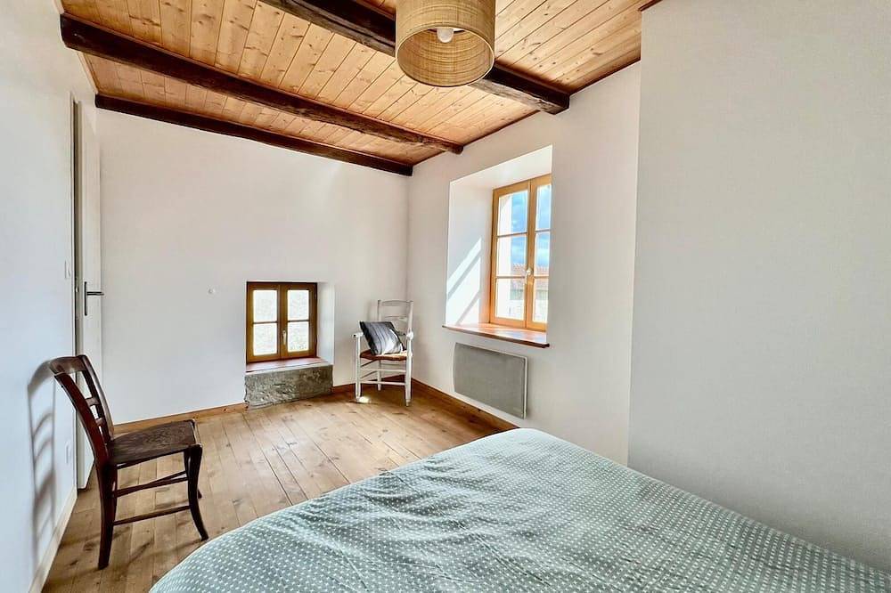 Typical house, lake view room, sleeps 12 Wifi. in Saint-Ciergues, Haute-Marne