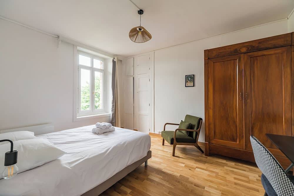 Appartement entier, Hôtel Lefort - La bretonne authentique vue jardin - Proche gare et centre in Guingamp, Région de Guingamp