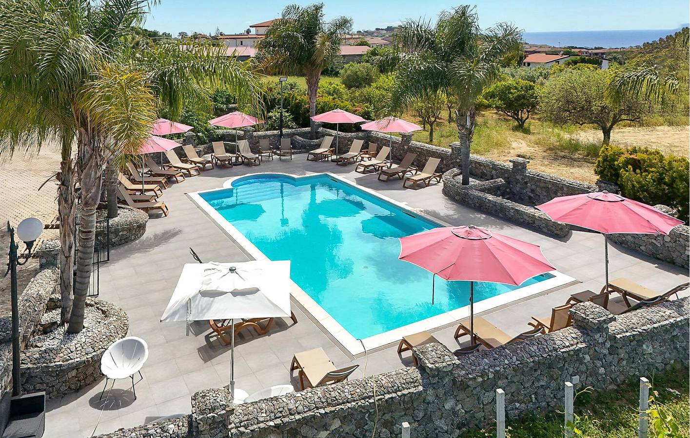 Ganze Ferienwohnung, Gemütliches Apartment mit Pool & WiFi, Nähe Strand & Restaurants in San Nicolò (Vibo Valentia), Vibo Valentia Provinz