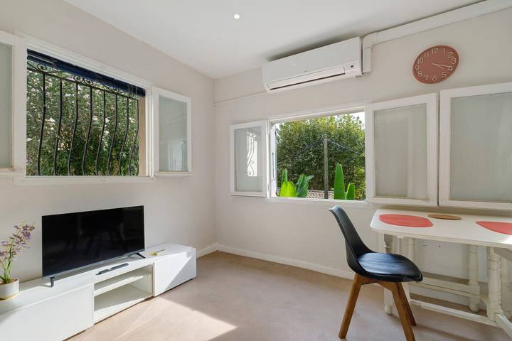 Apartamento entero, Apartamento 'Maison Du Pigeonnier' con vistas a la montaña, Wi-Fi y aire acondicionado in Tourrettes-sur-Loup, Costa mediterránea (Francia)