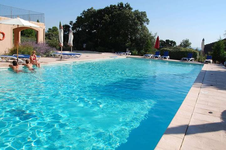 Villa pour 6 personnes, avec terrasse ainsi que jardin et piscine, animaux acceptés - 1