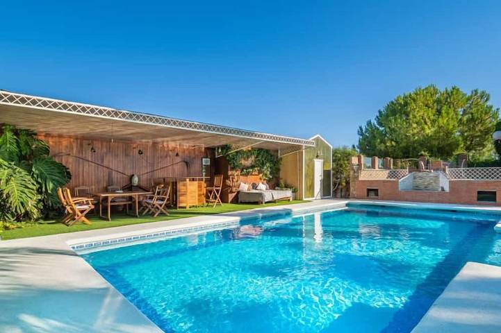 Maison de vacances pour 11 personnes, avec terrasse et jardin ainsi que piscine et jacuzzi, animaux acceptés - 1