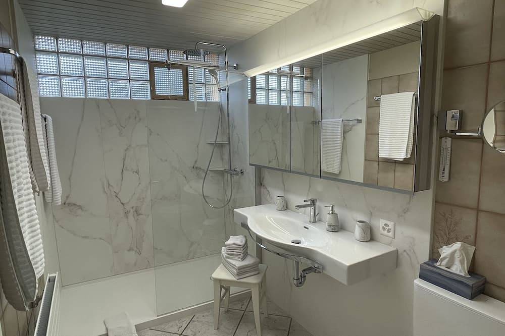 Seestern direkt am See by Interhome in Ennetbürgen, Lago de los Cuatro Cantones