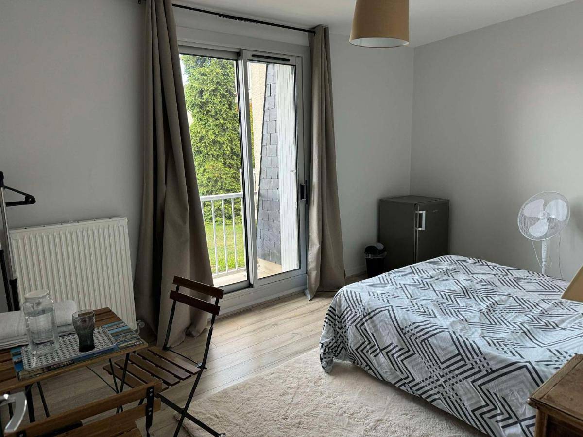 Appartement de vacances entier, Double Room with Balcony in Blois, Région de Blois