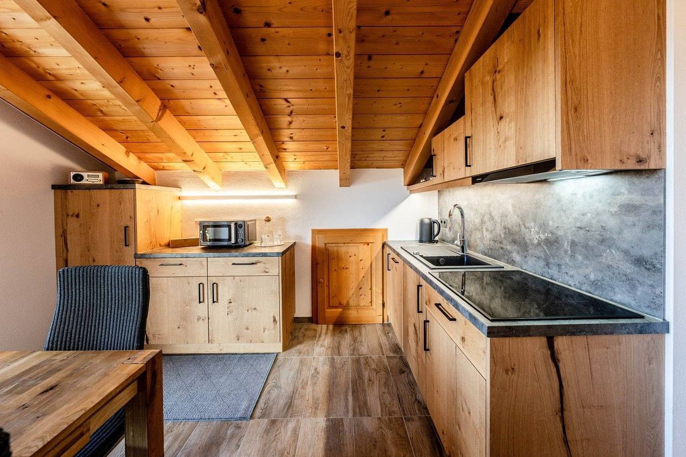 Ganze Wohnung, Haus Lara Fewo 3 - Kleine Traum-Fefwo mit Panorama-Balkon, 42 m² für 2 Personen in Wallgau, Walchensee