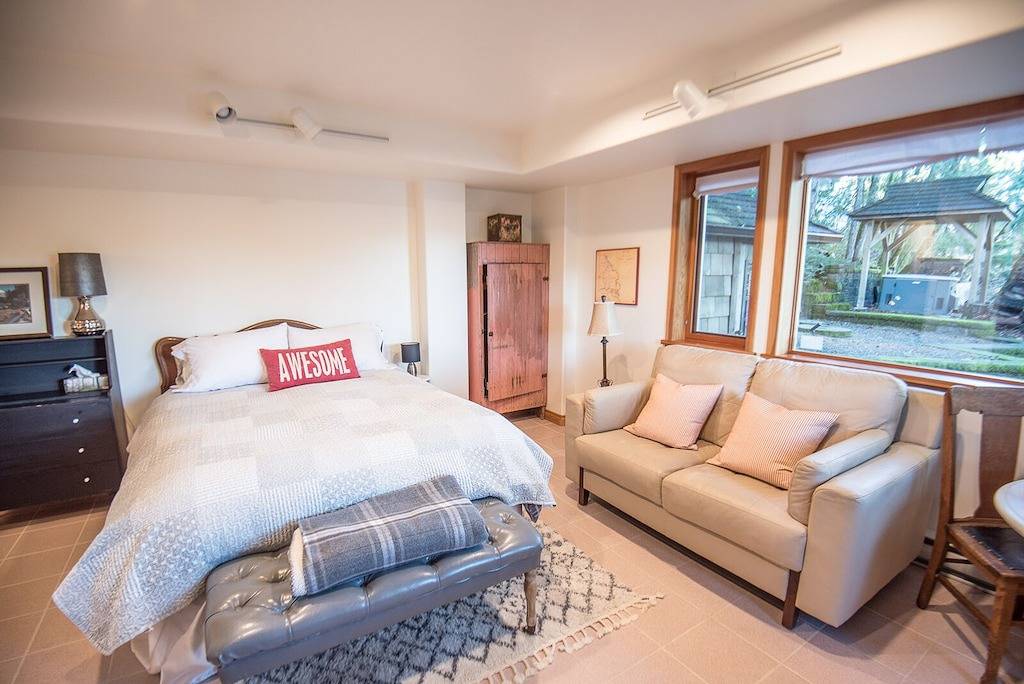 Ganze Wohnung, Oceanfront Suite with Hot Tub in North Cowichan, Cowichan Valley Regional District