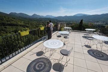 Hôtel pour 2 personnes, avec vue ainsi que piscine et jardin à Le Poët-Laval
