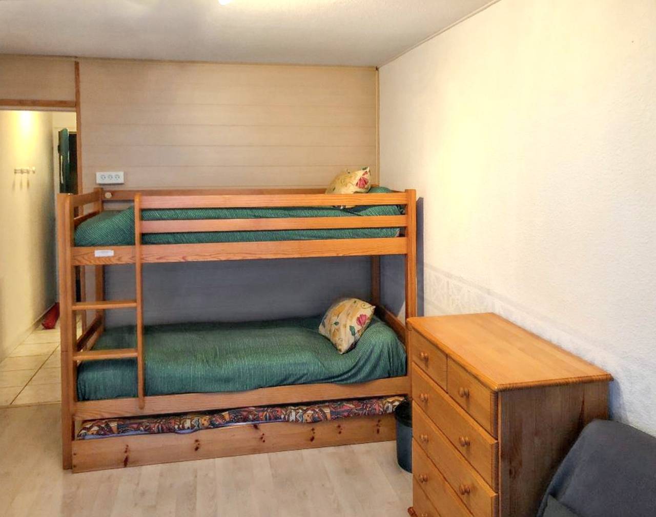 Entire apartment, Comfortable apartment in Le Corbier of 22 m² with balcony in Le Corbier, Villarembert