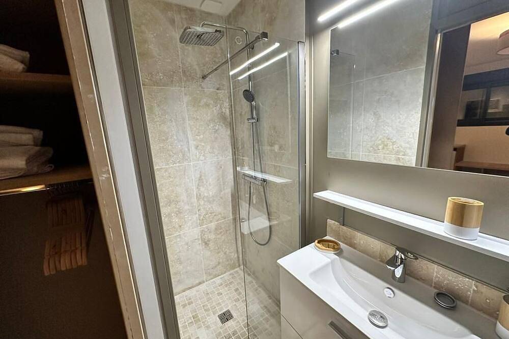 Suite Parentale Indépendante au Sein de la Maison D'hamih, Avec Petit-déjeuner in Uzès, Nimes region