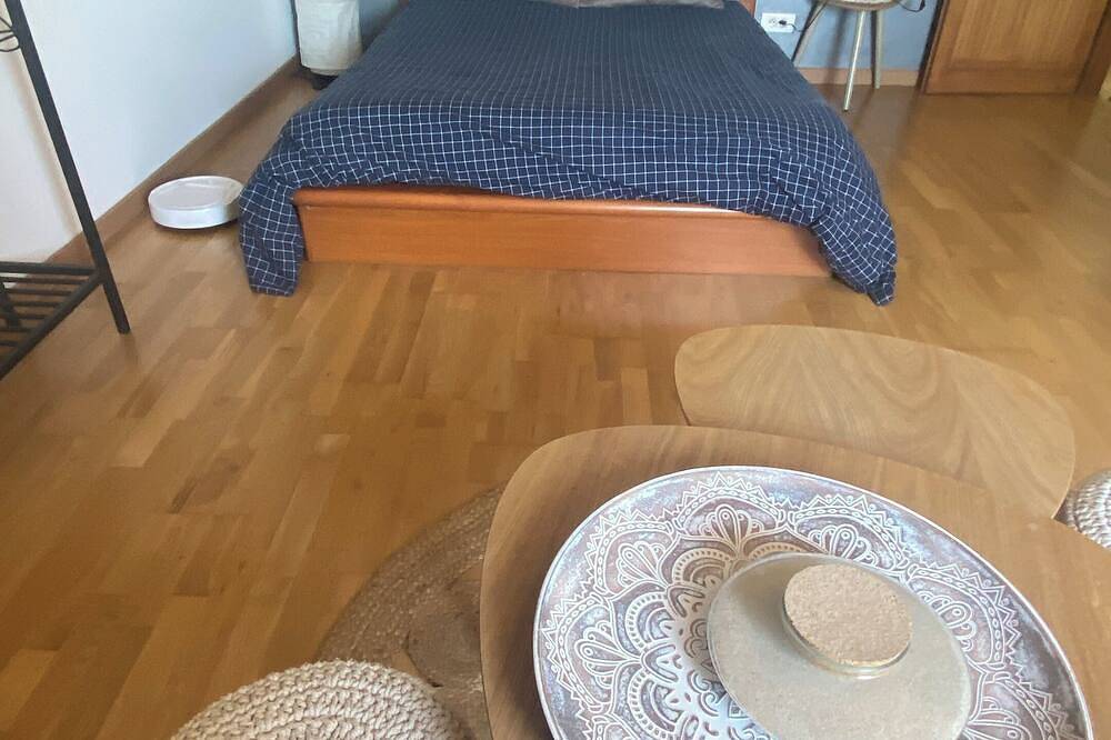 Air-conditioned room in spacious villa with swimming pool in Barbentane, Region de Arles